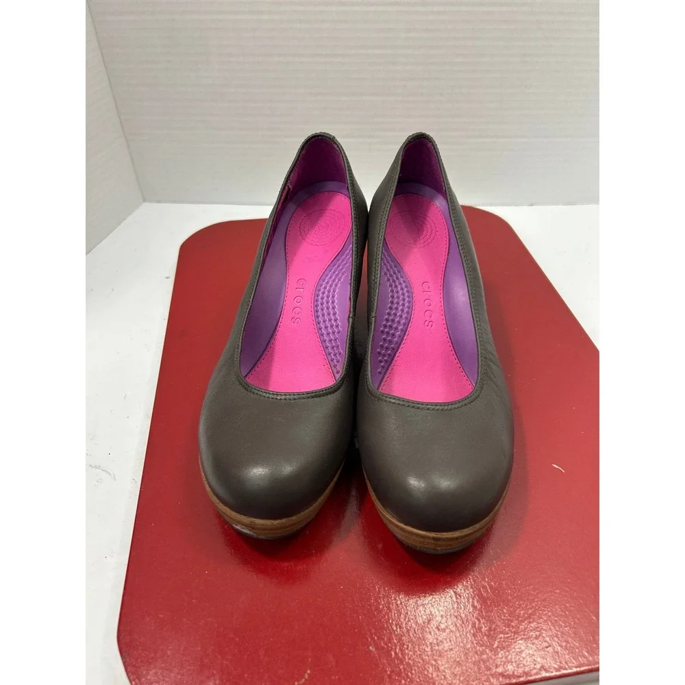 Crocs Leather Wedge Pumps W6 Brown Leigh Wood Grain Heel Comfort Office Classic